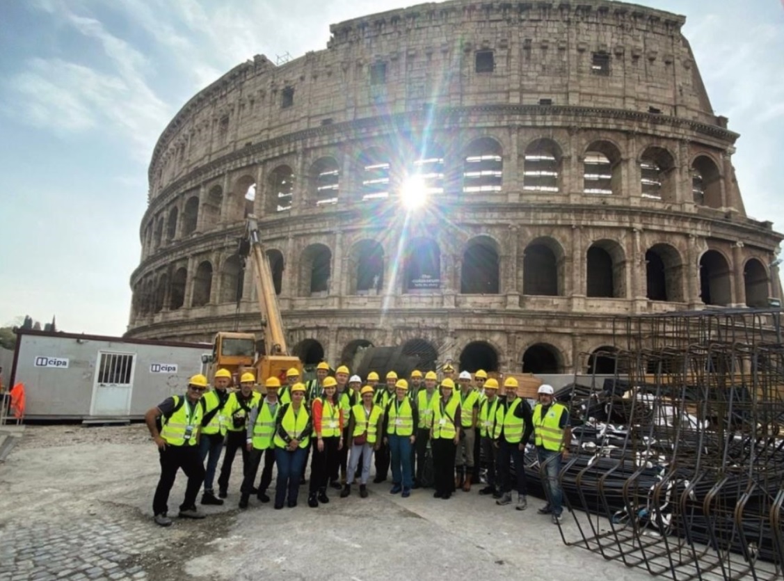 Członkowie Grupy Eksperckiej Urban Geology (UGEG) przed rozpoczęciem wizyty studyjnej na budowie linii metra „C” w Rzymie. Dzień drugi spotkania
