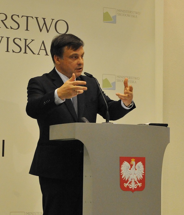 Wiceminister Mariusz Orion Jędrysek prezentuje założenia Polityki Surowcowej Państwa