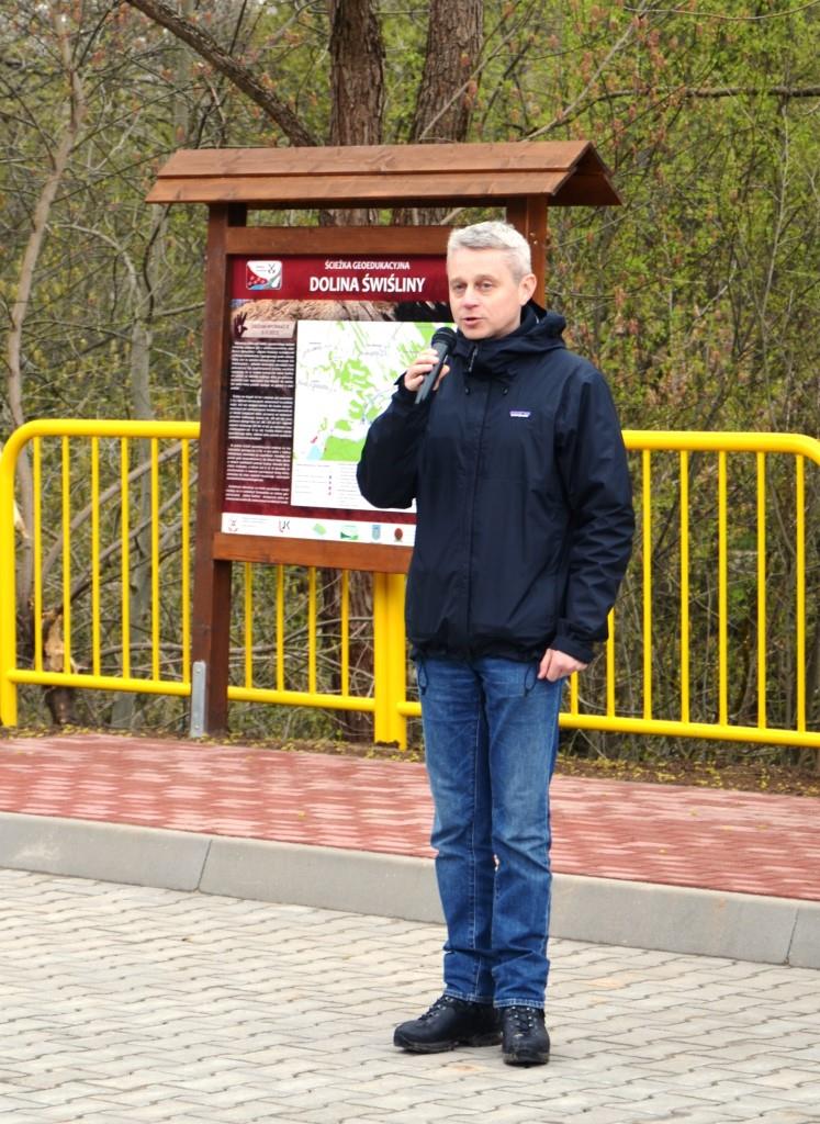 Dr hab. Piotr Szrek w swym wystąpieniu podkreślił znaczenie naukowe odsłonięć na trasie ścieżki geoedukacyjnej