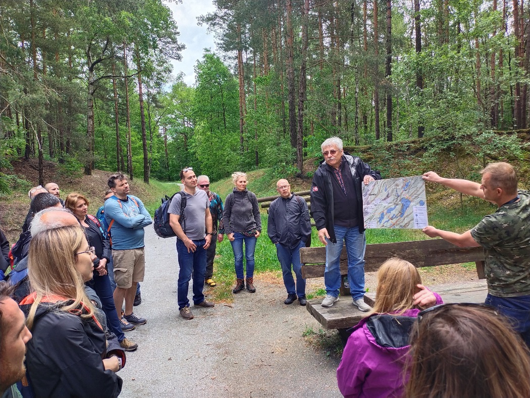 dr Jacek Koźma opowiada o strukturze geologicznej i historii terenu Łuku Mużakowa