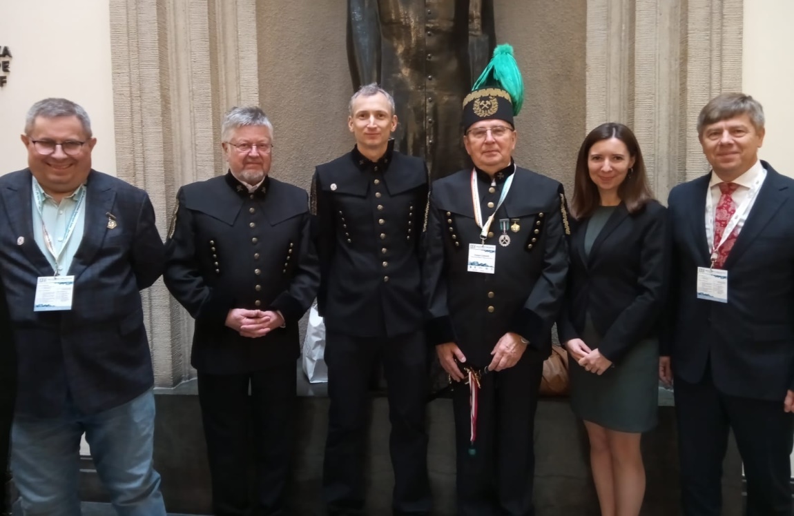 Dr hab. Grzegorz Czapowski, prof. instytutu przyjął gratulacje od kolegów z PIG-PIB – uczestników Konferencji