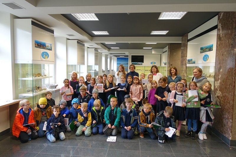 Uczestnicy warsztatów geoedukacyjnych w Muzeum Geologicznym Oddziału Świętokrzyskiego PIG-PIB