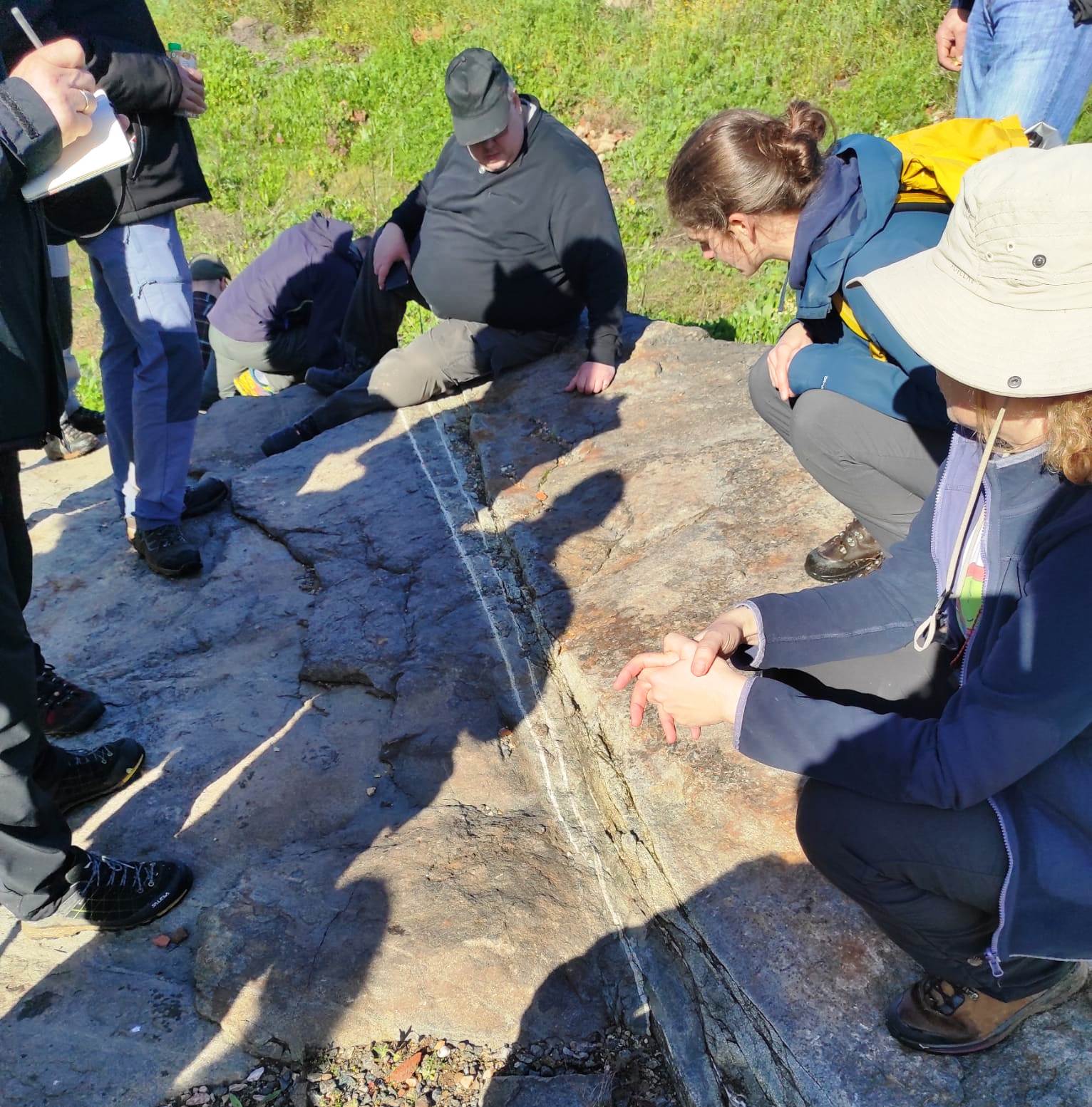 Masyw gabrowy Beka, Portugalia - przykład warstwowania  Zapoznanie z lokalną geologią w trakcie wycieczki terenowej po masywie Beja