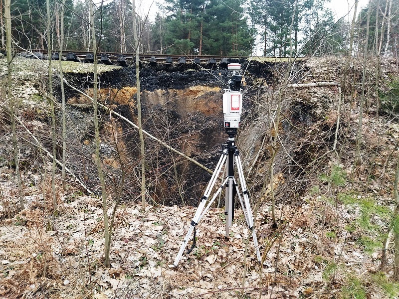 Naziemne skanowanie laserowe zapadliska w nasypie kolejowym w Trzebini – Sierszy