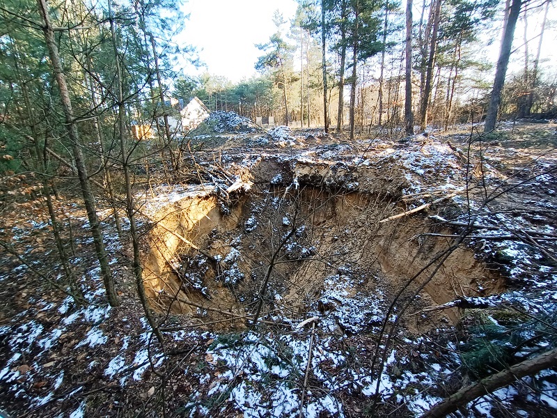 Zapadlisko w Trzebini, okolice osiedla Misiury (fot. M. Wódka, 28.02.2023 r.) 