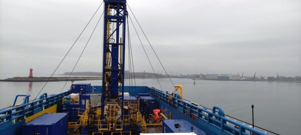 experts research vessel leaving the gdańsk port