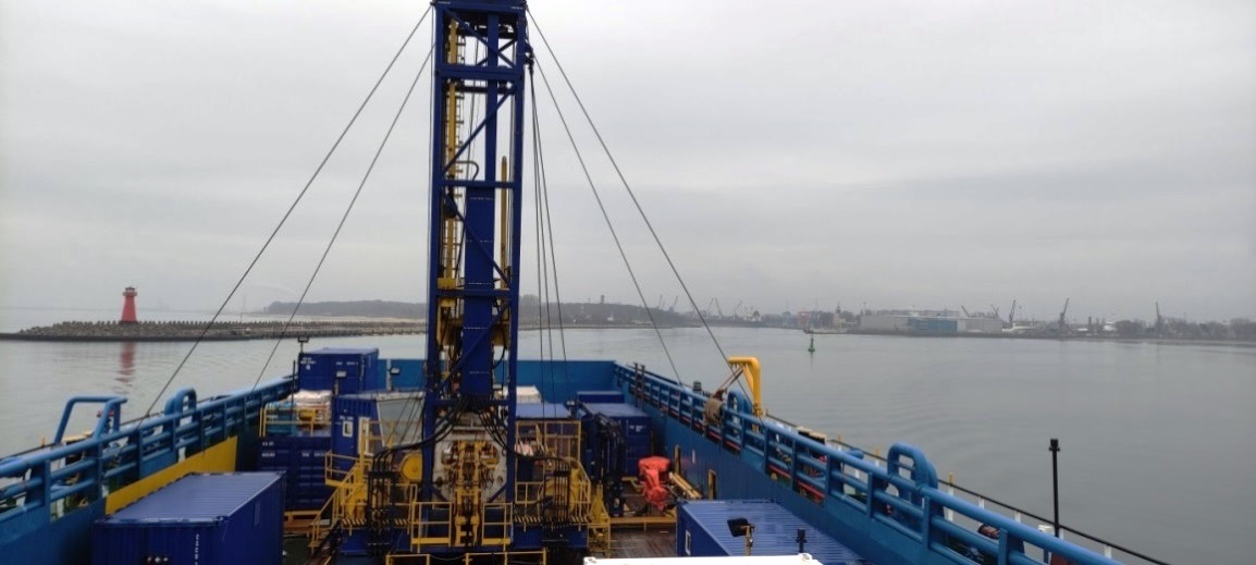 experts research vessel leaving the gdańsk port