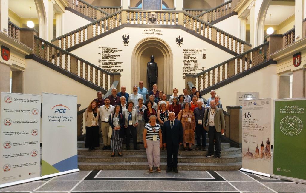Uczestnicy sympozjum na wspólnym zdjęciu (obowiązkowe "Family Photo")