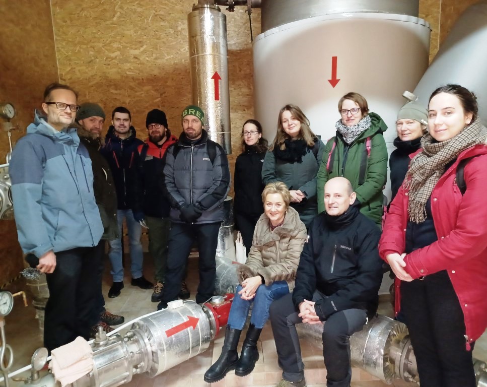 Zespół OptiSGE oraz Pani Anna Leśniak z Uzdrowiska Cieplice przy instalacji hydrotermalnej otworu C-1
