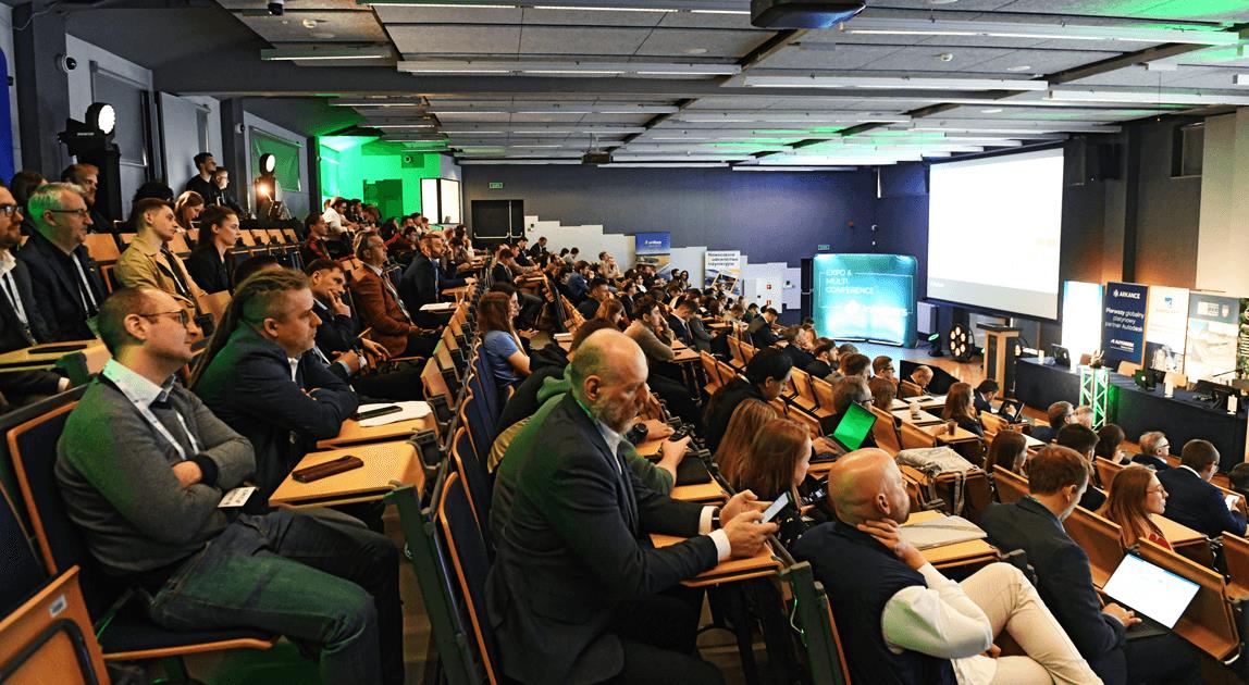 uczestnicy konferencji na sali