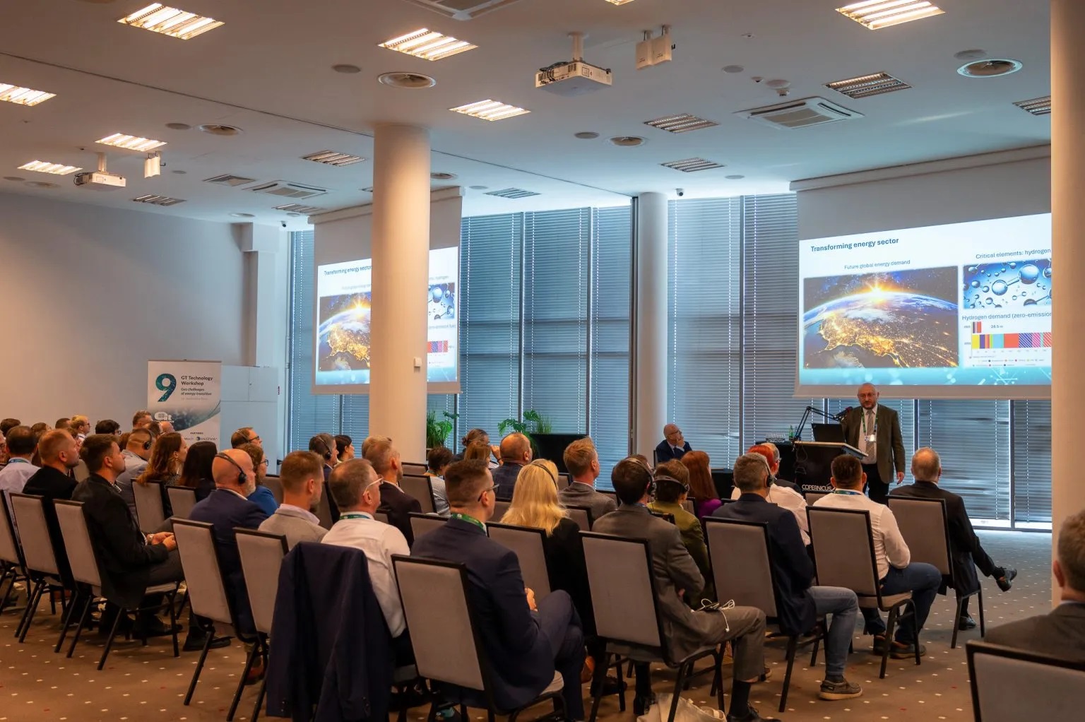 uczestnicy spotkania w sali konferencyjnej