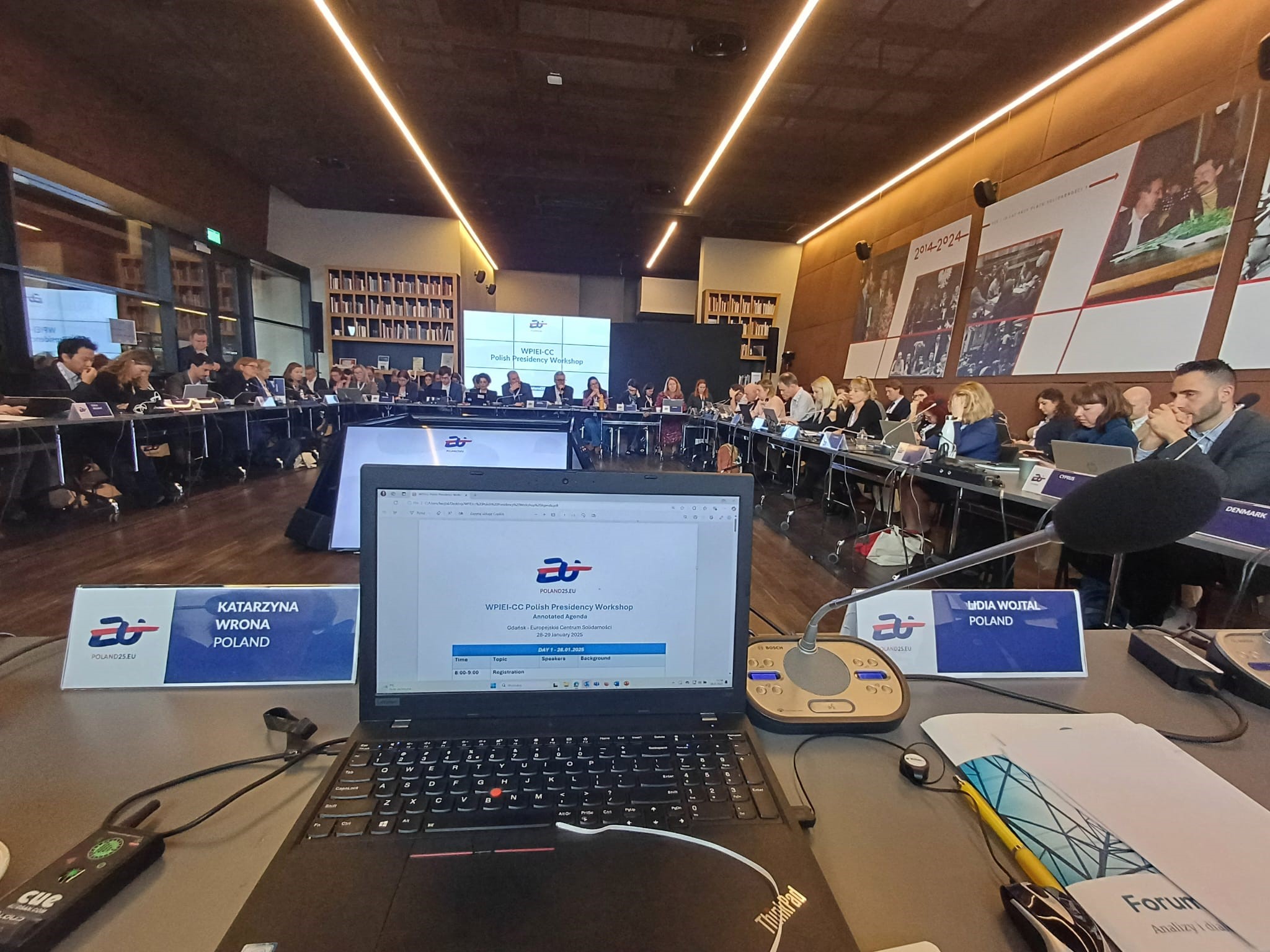 konferencja na sali