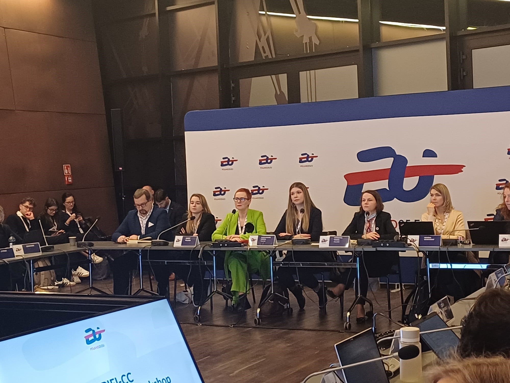 Uczestnicy warsztatów podczas obrad