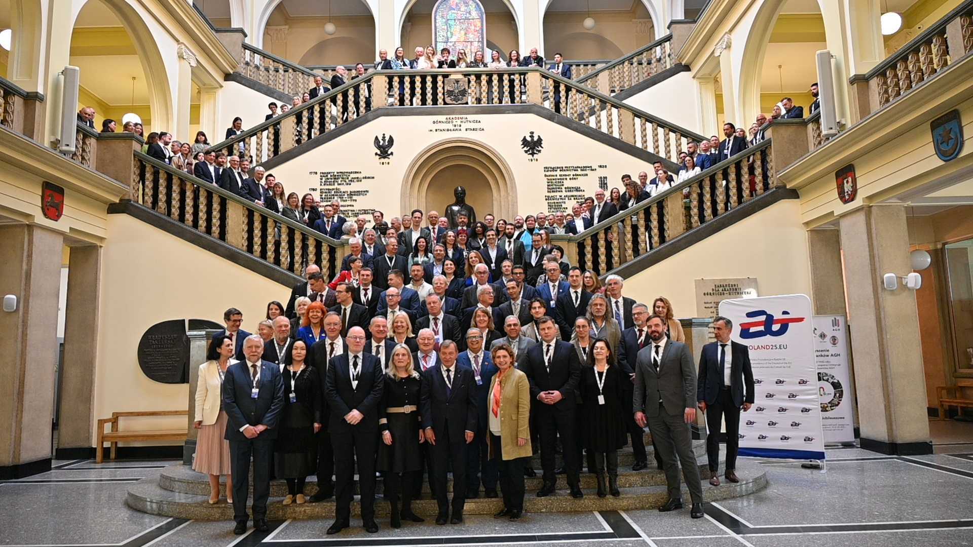 zbiorowe zdjęcie uczestników konferencji