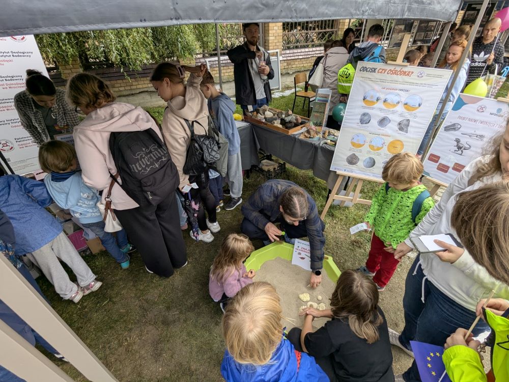 Stoisko edukacyjne PIG-PIB podczas Dolnośląskiego Festiwalu Nauki