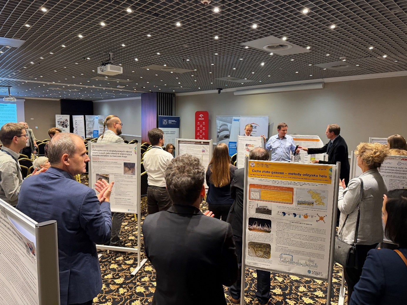 uczestnicy sesji posterowej