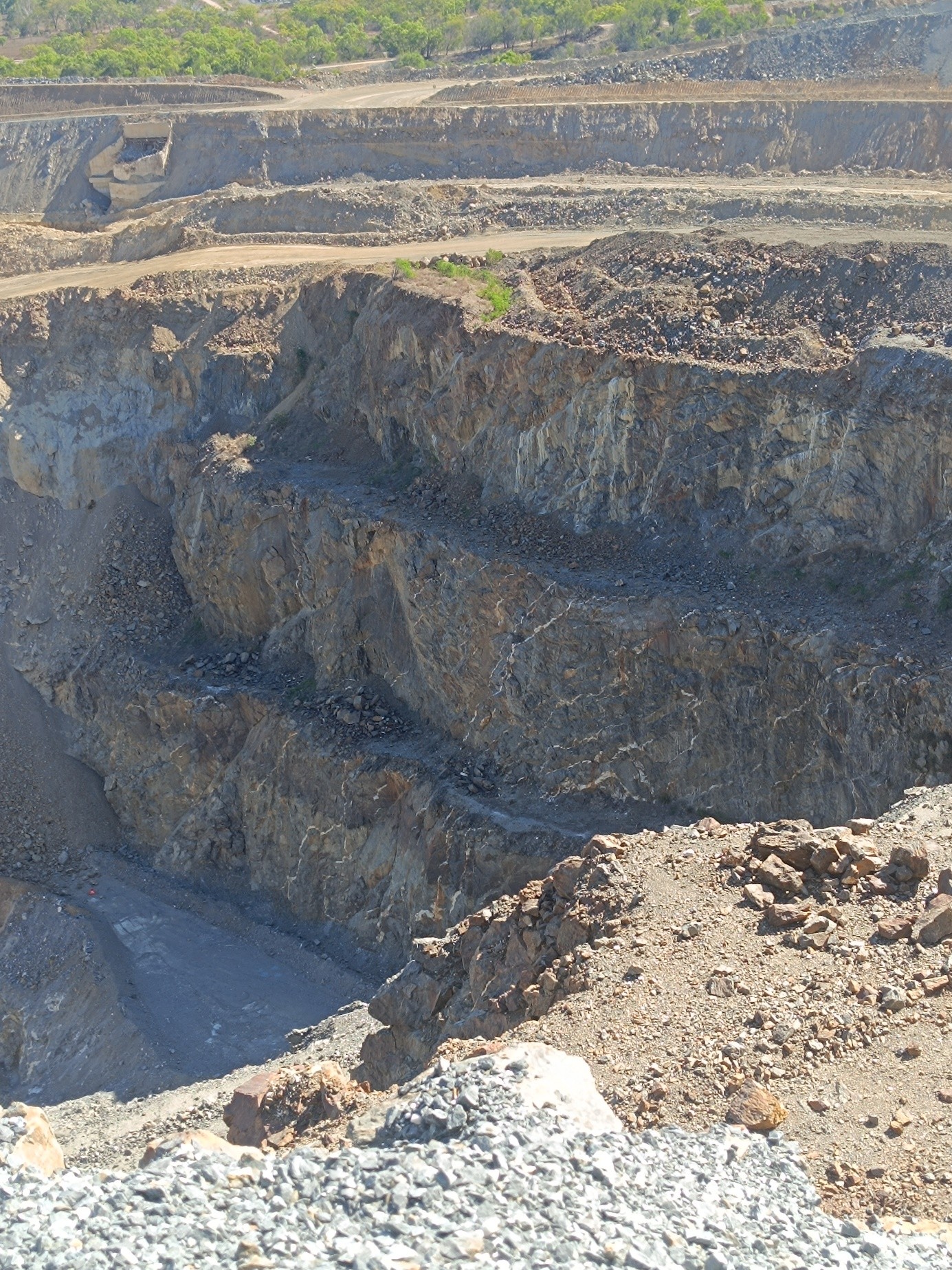 widok z góry na kopalnię