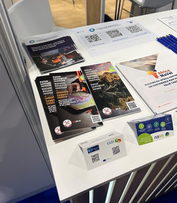 materiały informacyjne na stoisku promocyjnym