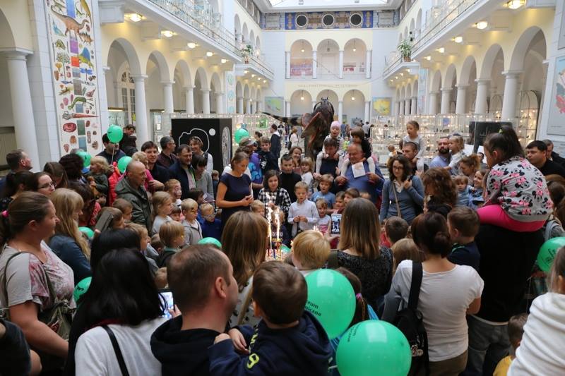 Goście tłumnie stawili się na imprezie urodzinowej Dyzia