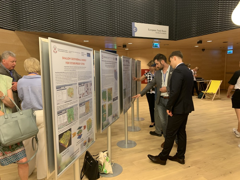 Prezentacja posteru pt.: “The influence of underground mining on cities geodynamics. The example of the Upper Silesian Coal Basin in Poland” 