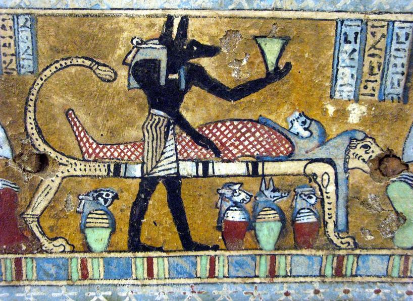 Bóg Anubis przedstawiony w trakcie przeprowadzania procesu mumifikacji, w którym najważniejszym surowcem był natron.