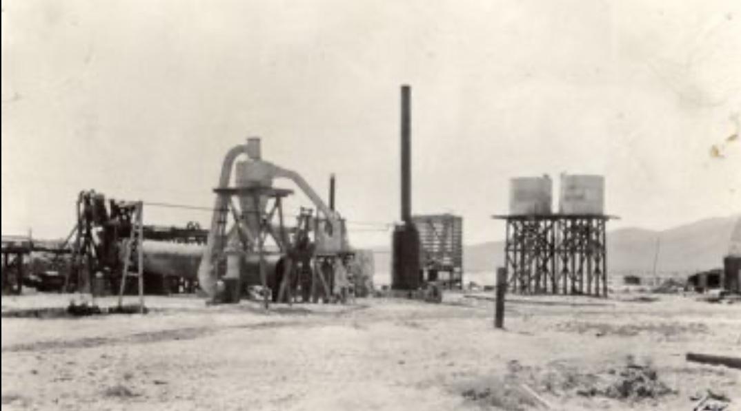 Infrastruktura naziemna kopalni soli Rhodes Salt Marsh (Nevada, USA), wydobywającej sól przez podziemne ługowanie, lata 30. XX wieku.