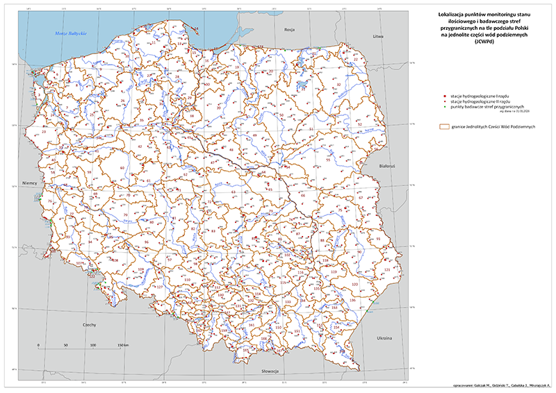 Mapa przedstawiająca lokalizację punktów monitoringu stanu ilościowego – stacji hydrogeologicznych sieci obserwacyjno-badawczej wód podziemnych PIG-PIB na tle podziału Polski na jednolite części wód podziemnych (JCWPd) – podział na 174 jednolitych części.