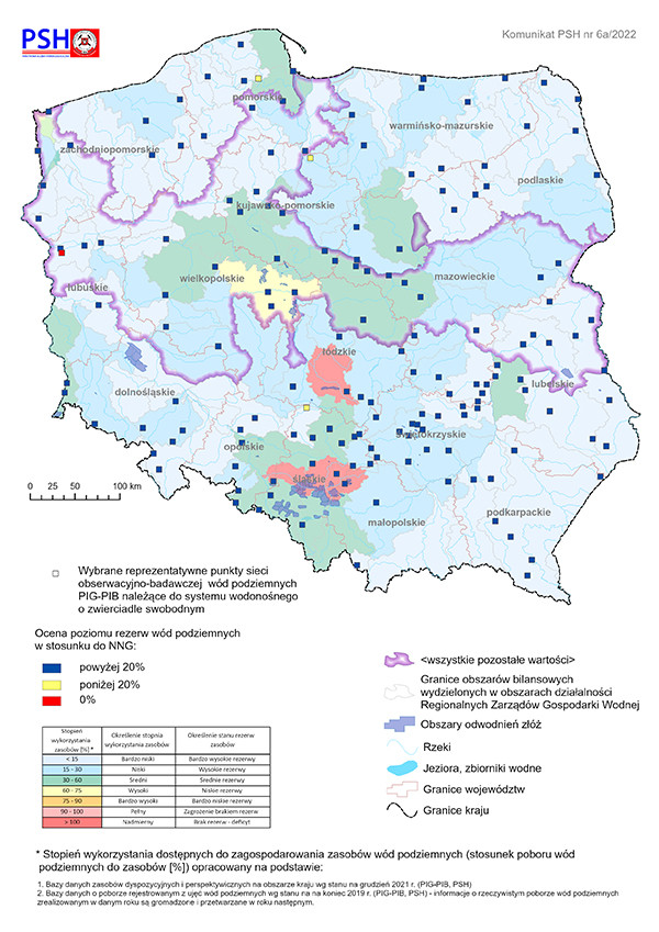 Mapa prezentująca poziom rezerw zasobów wód podziemnych w maju 2022 r. w objętych analizą punktach sieci obserwacyjno-badawczej wód podziemnych