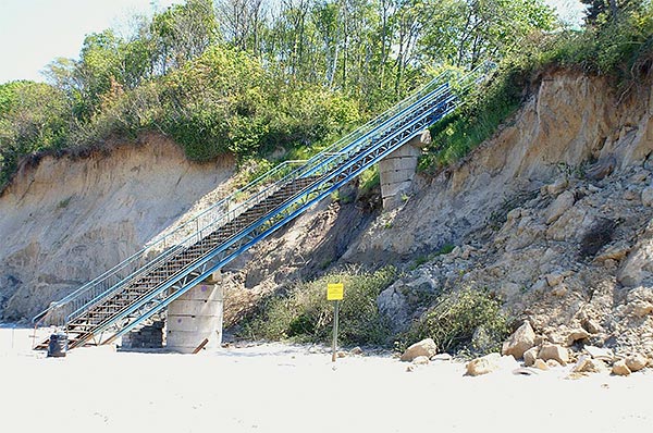 Zagrożone zejście na plażę – klif w Rewalu