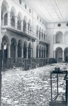 Sala ekspozycyjna Muzeum Geologicznego - zniszczona w trakcie nalotu wojsk radzieckich w 1943 r.