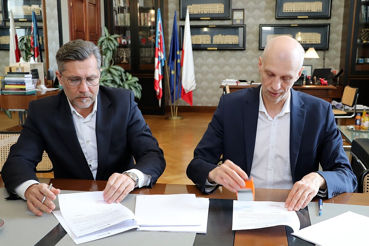 Podpisanie umowy na wykonanie odwiertu 