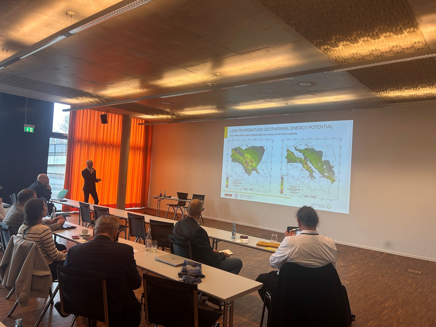 Przedstawiciel PIG-PIB podczas prezentacji