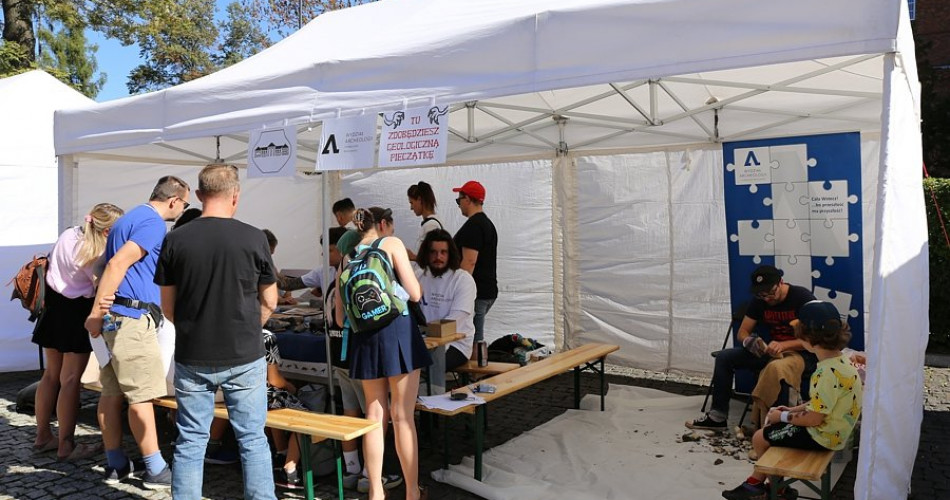 Wydział Archeologii UW wraz z Państwowym Muzeum Archeologicznym