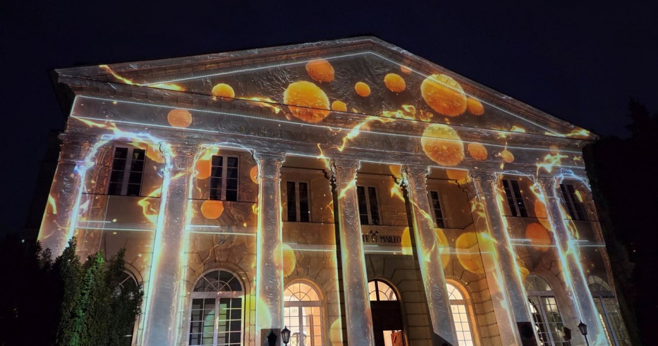 05 Mapping na froncie budynku
