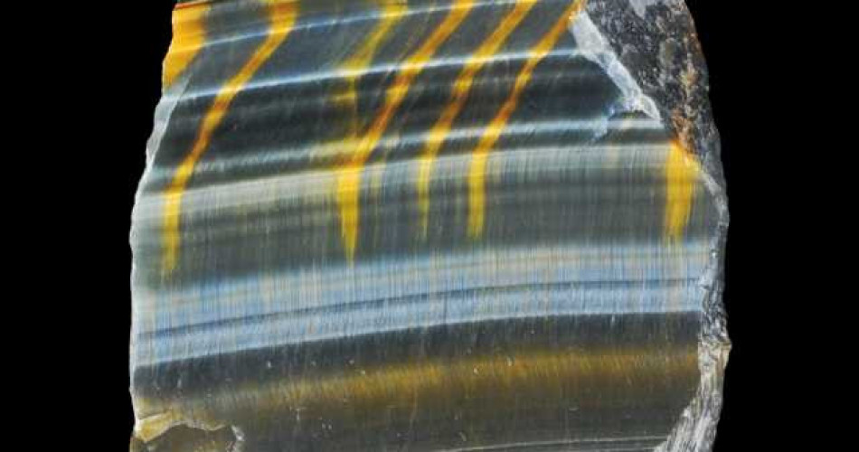 „Tygrysie oko”, kwarc z wrostkami krokidolitu