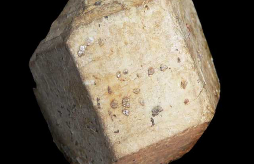 Minerał krystalizujący w układzie heksagonalnym