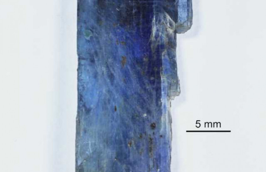 Minerał krystalizujący w układzie trójskośnym