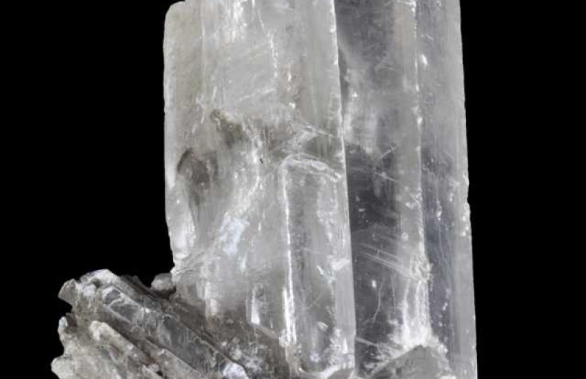 Minerał krystalizujący w układzie jednoskośnym