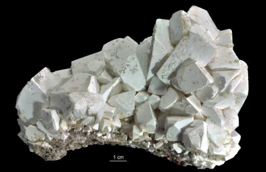 Minerał krystalizujący w układzie jednoskośnym