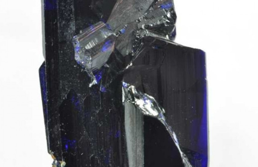 Minerał krystalizujący w układzie jednoskośnym