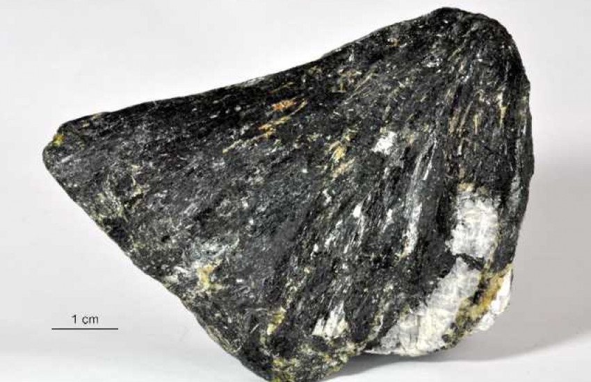 Minerał krystalizujący w układzie jednoskośnym