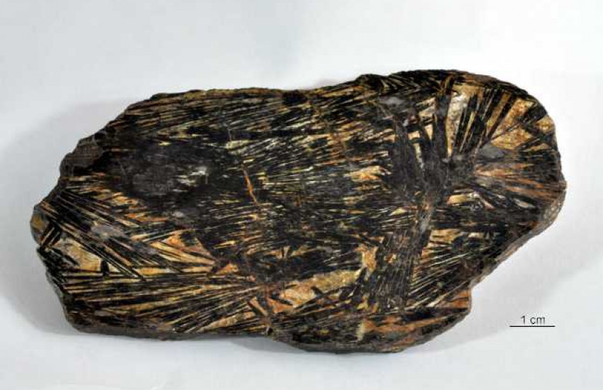 Minerał krystalizujący w układzie jednoskośnym