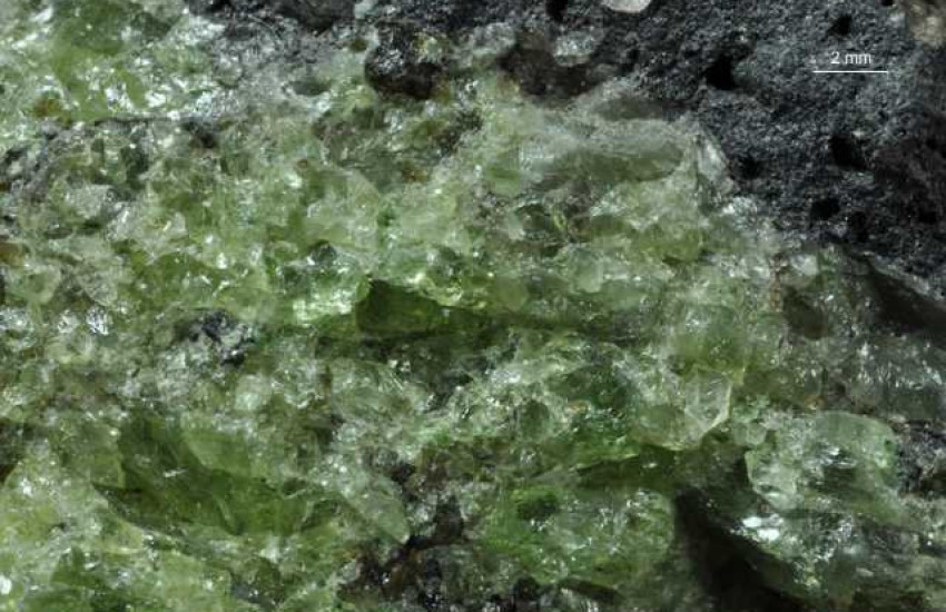 Minerał krystalizujący w układzie rombowym