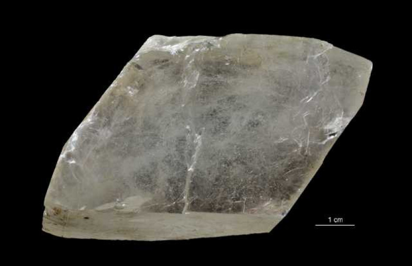 Minerał krystalizujący w układzie rombowym