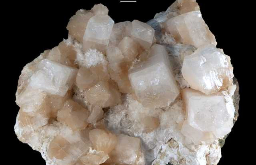 Minerał krystalizujący w układzie tetragonalnym