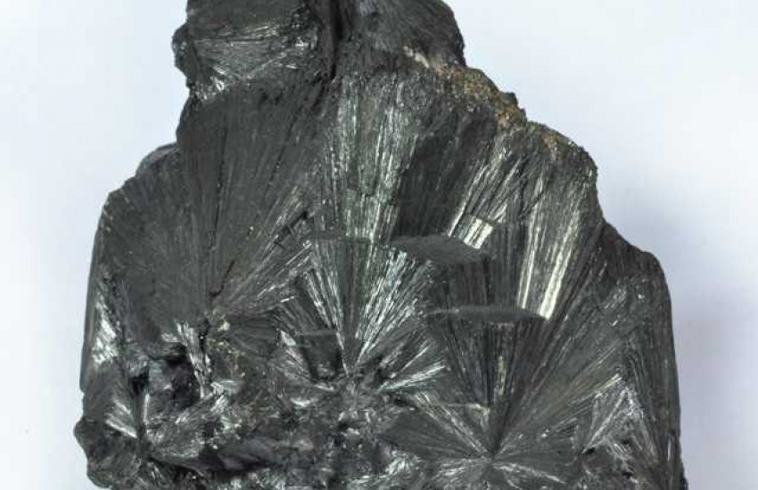 Minerał krystalizujący w układzie tetragonalnym