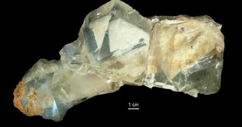 Fluoryt zielonkawy wewnątrz biały 