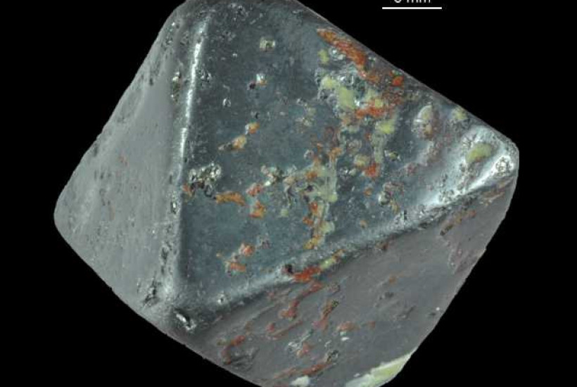 Minerał krystalizujący w układzie regularnym