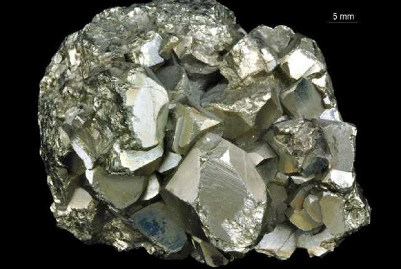 Minerał krystalizujący w układzie regularnym