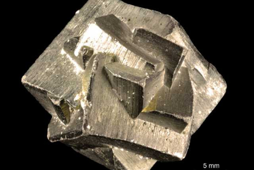 Minerał krystalizujący w układzie regularnym